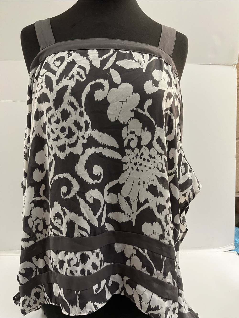 INC International Concepts Black and White Floral Print Sleeveless Blouse